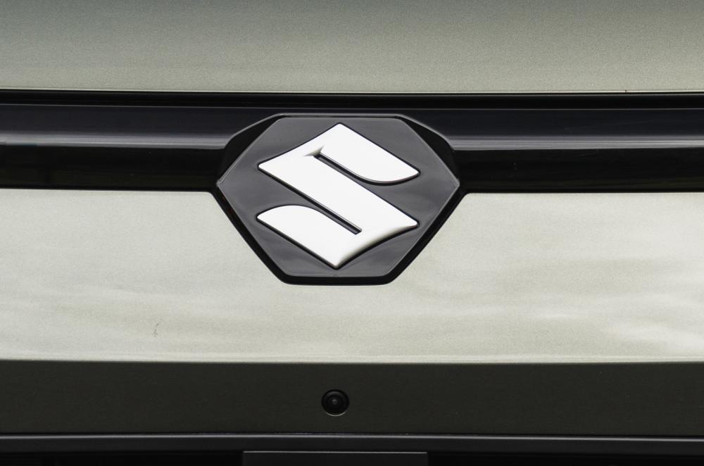 Suzuki eVitara front badge