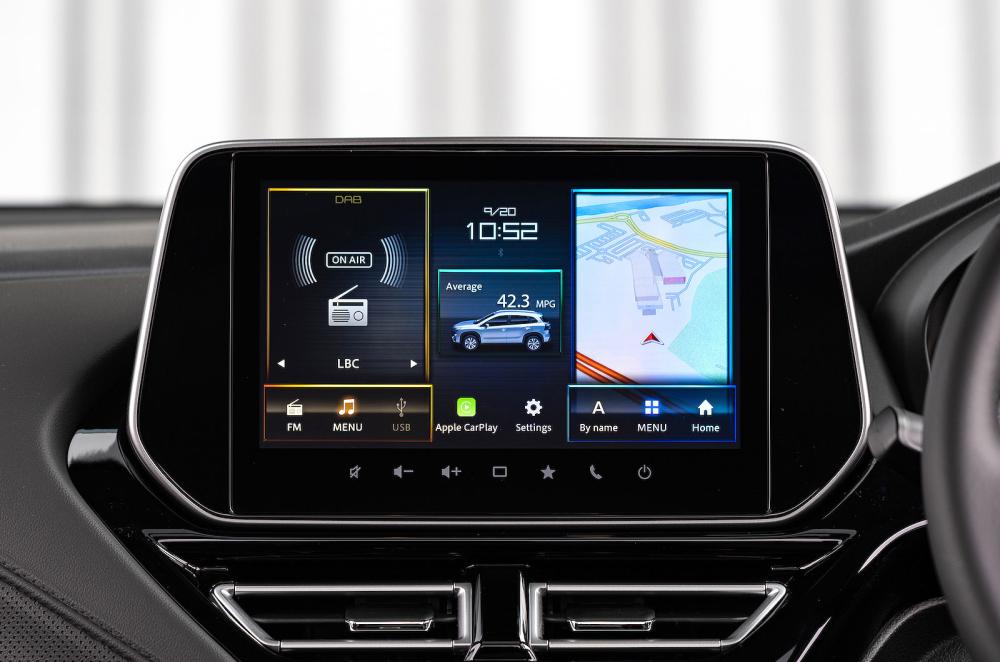 Suzuki S-Cross infotainment touchscreen