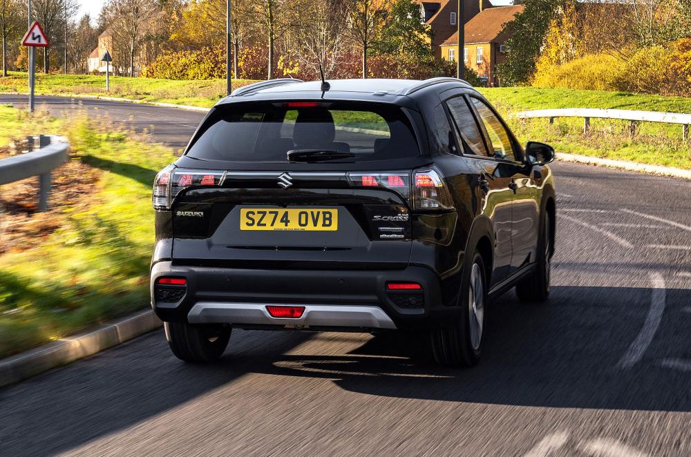Suzuki S-Cross rear cornering