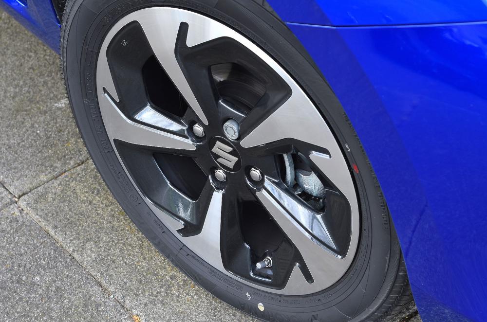 Suzuki Swift Hybrid alloy wheel