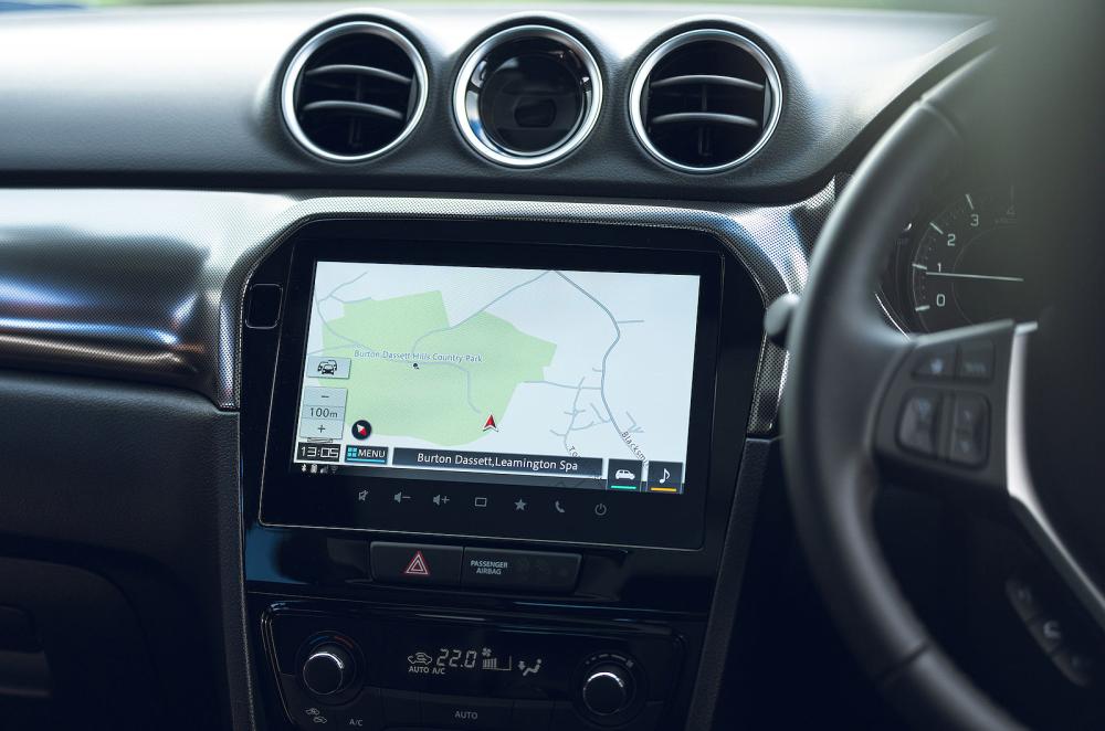 Suzuki Vitara infotainment touchscreen