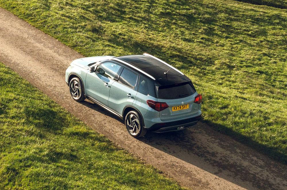 Suzuki Vitara rear left driving