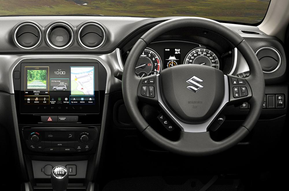 Suzuki Vitara steering wheel and screens
