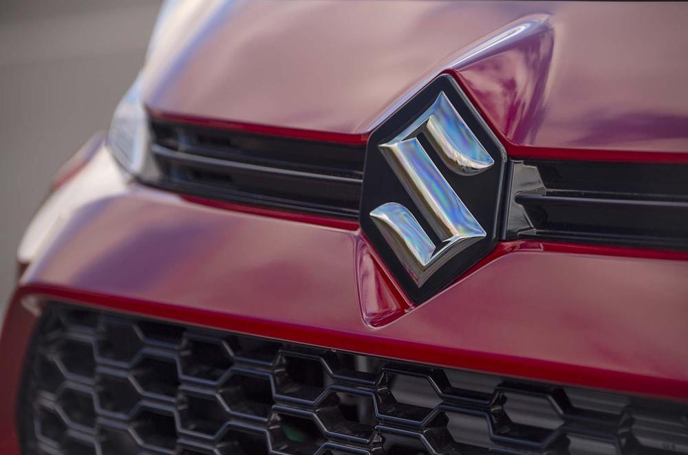 Suzuki Across badge detail