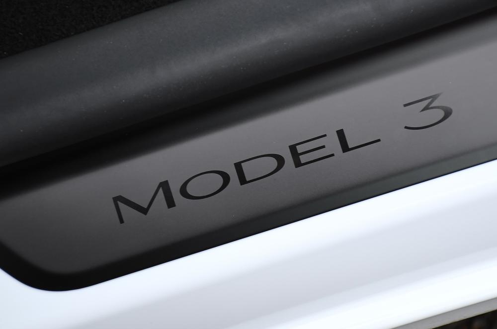 Tesla Model 3 kickplate