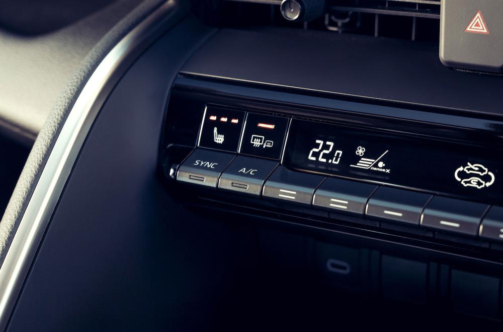 Toyota C-HR interior aircon controls