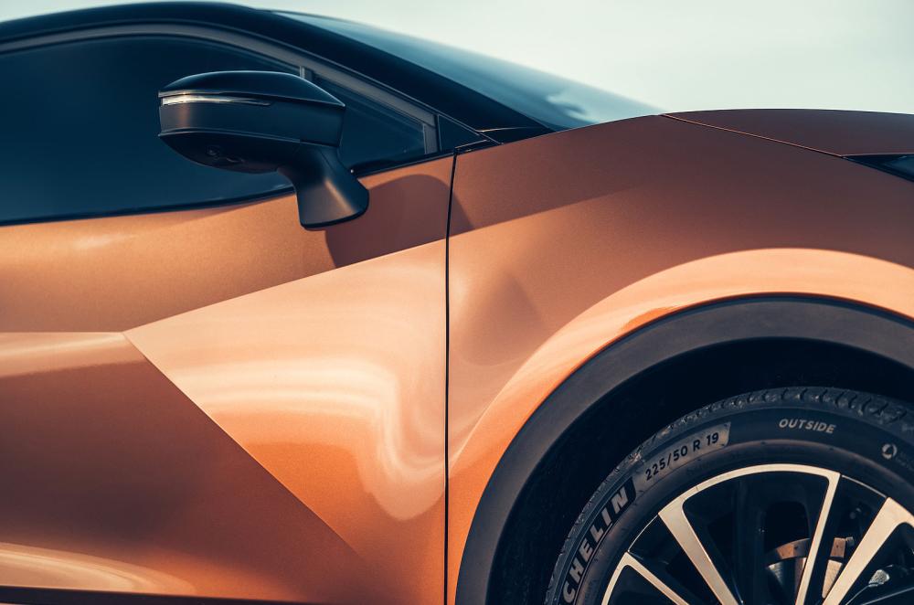 Toyota C-HR body detail