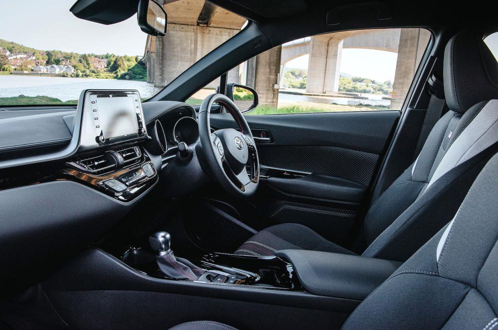 Toyota C-HR front seats