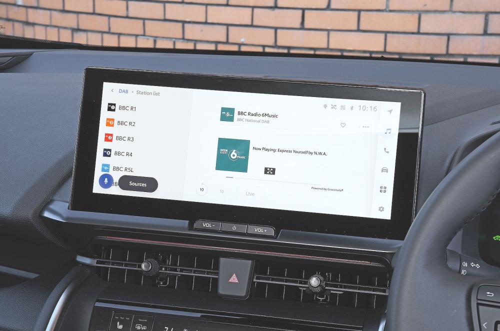 Toyota C-HR infotainment touchscreen