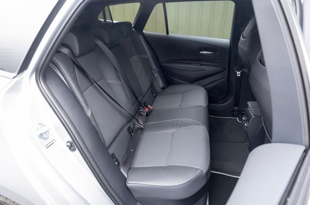Used Toyota Corolla Touring Sports 2019-present back seats