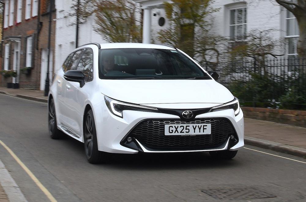 Toyota Corolla Touring Sports front driving