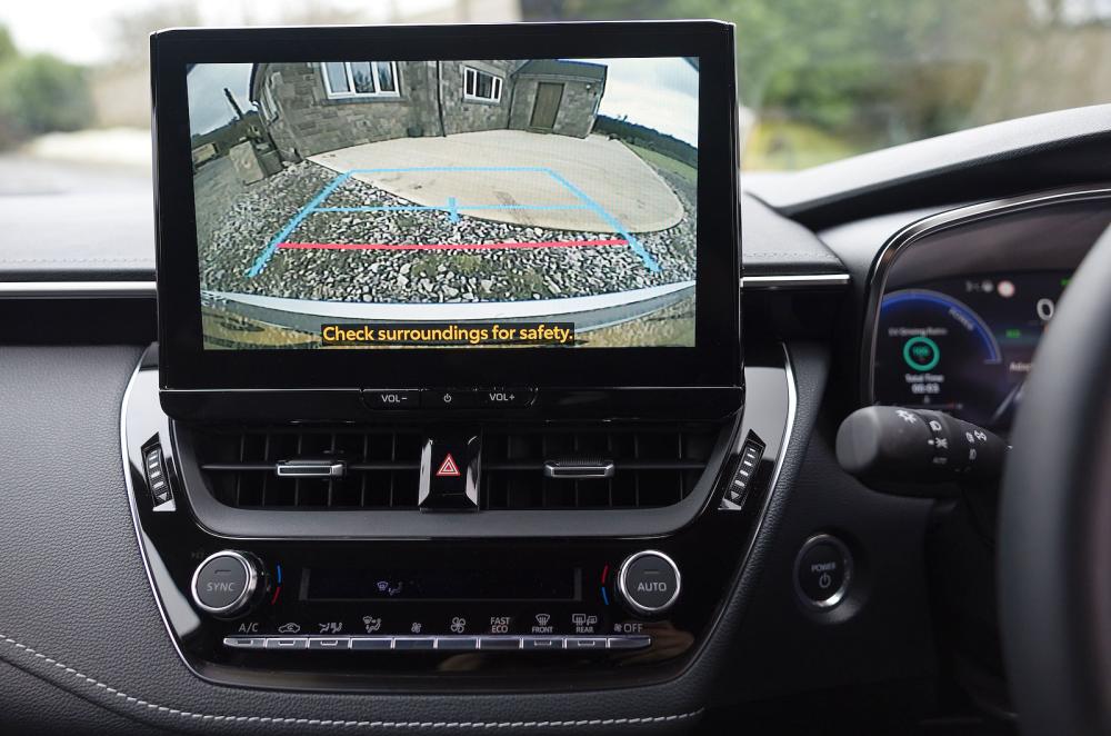 Used Toyota Corolla Touring Sports 2019-present infotainment touchscreen