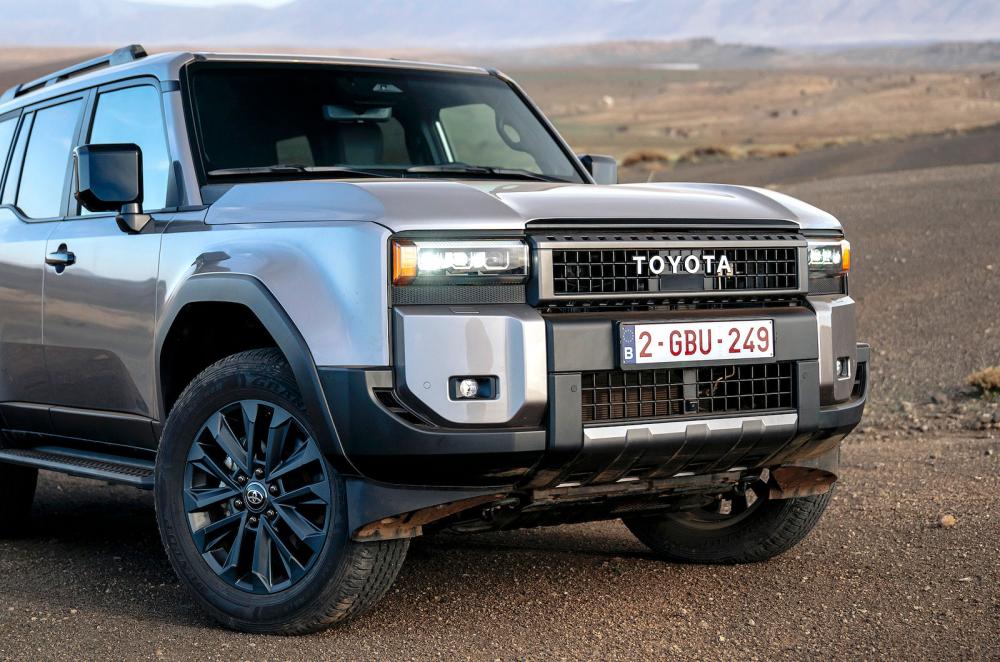 Toyota Land Cruiser front detail