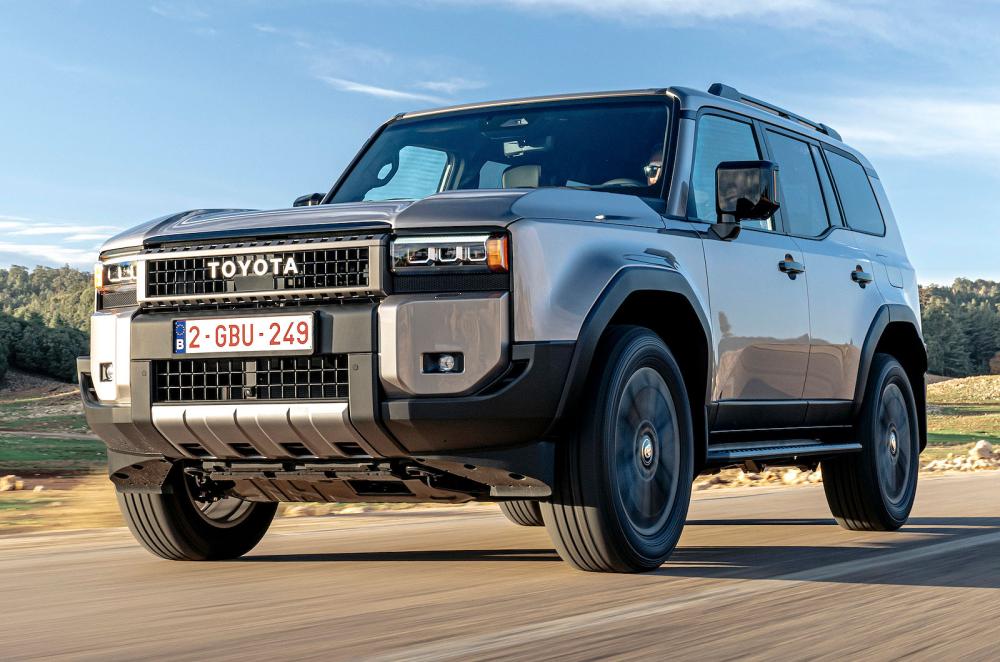 Toyota Land Cruiser front left driving