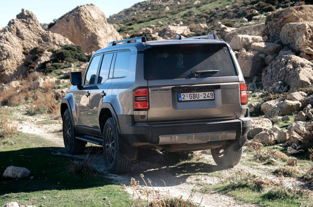 Toyota Land Cruiser rear driving off road
