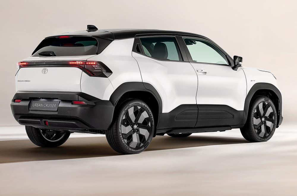 Toyota Urban Cruiser static rear right