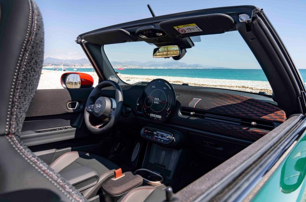 Mini Cooper Convertible dashboard