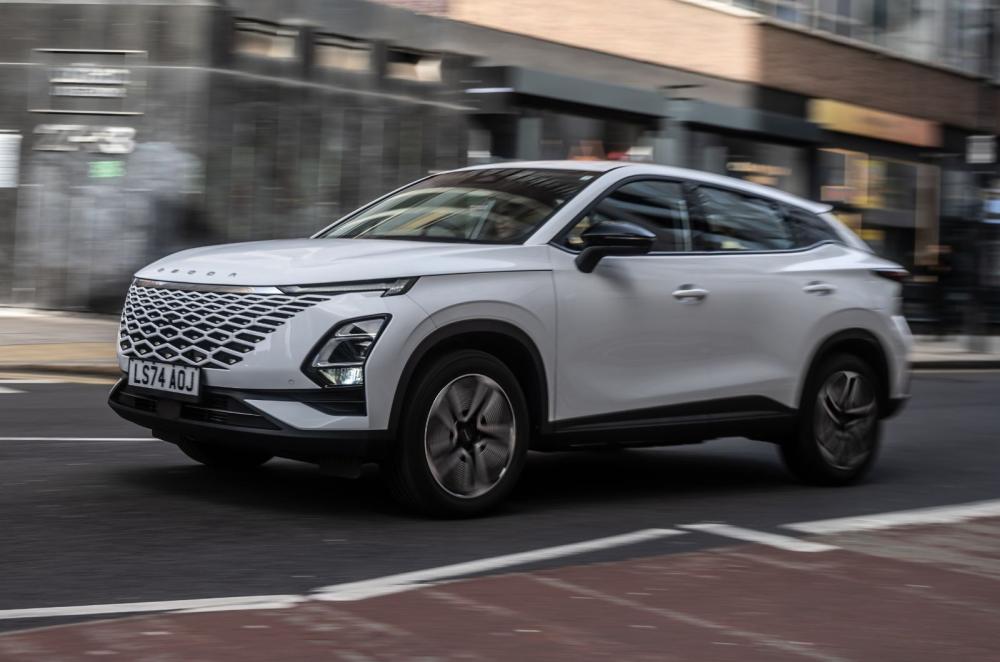 Omoda 5 front left driving