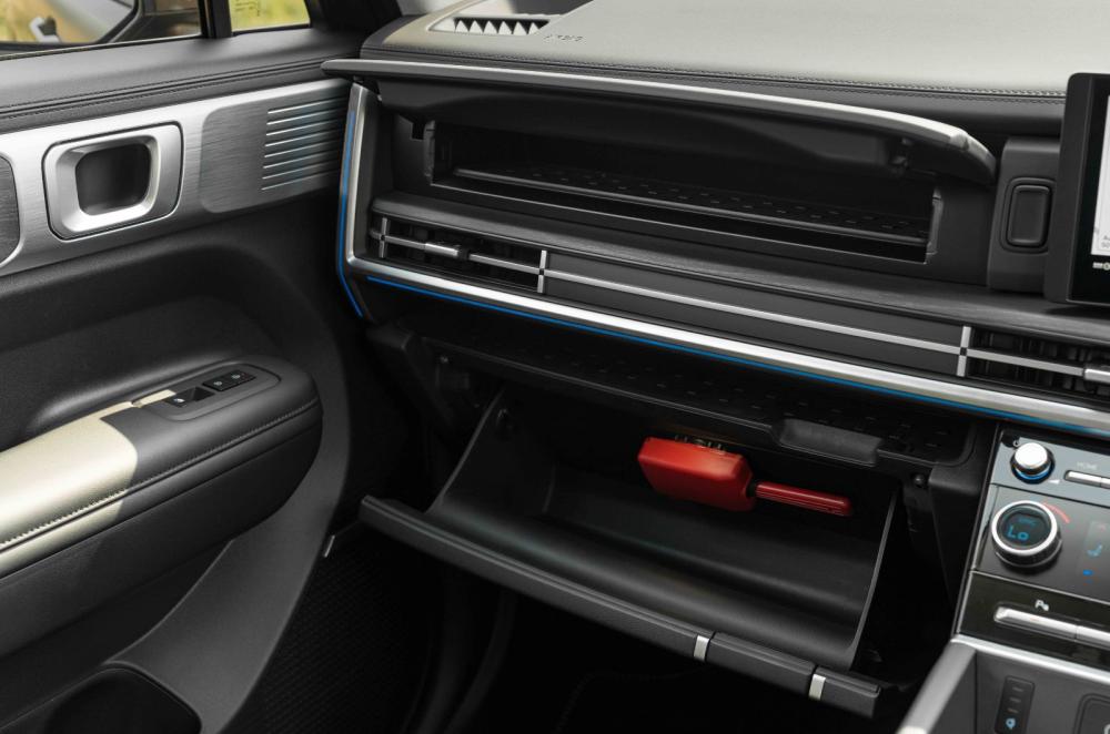 Hyundai Santa Fe interior details