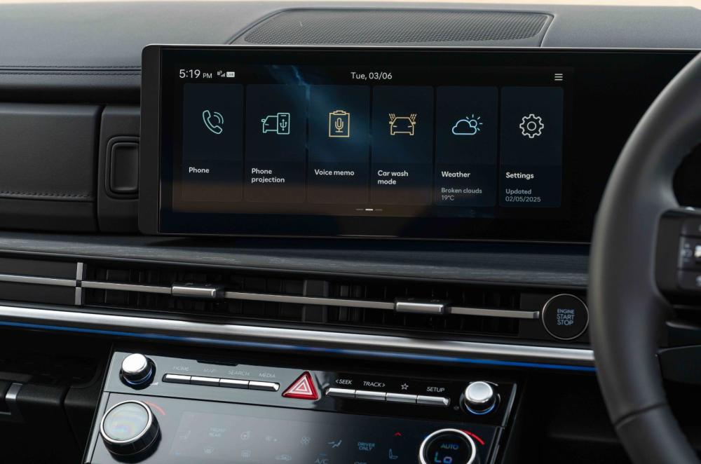 Hyundai Santa Fe interior details