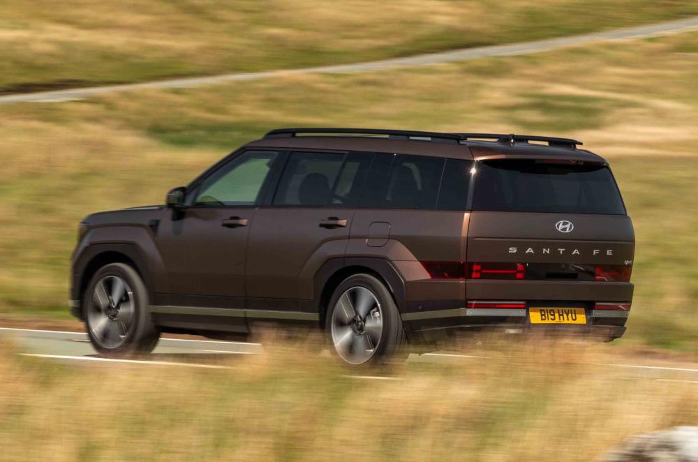 Hyundai Santa Fe rear left driving