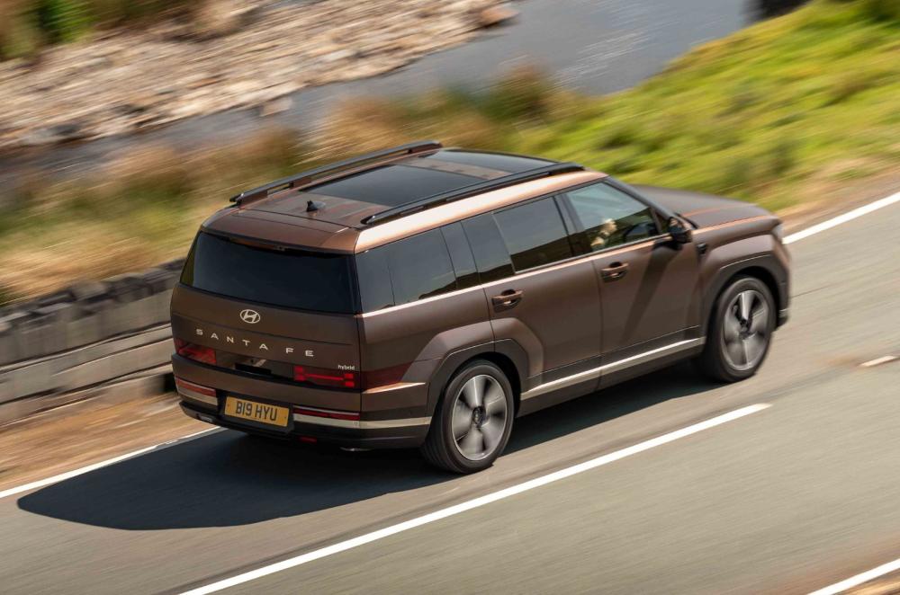 Hyundai Santa Fe rear right driving