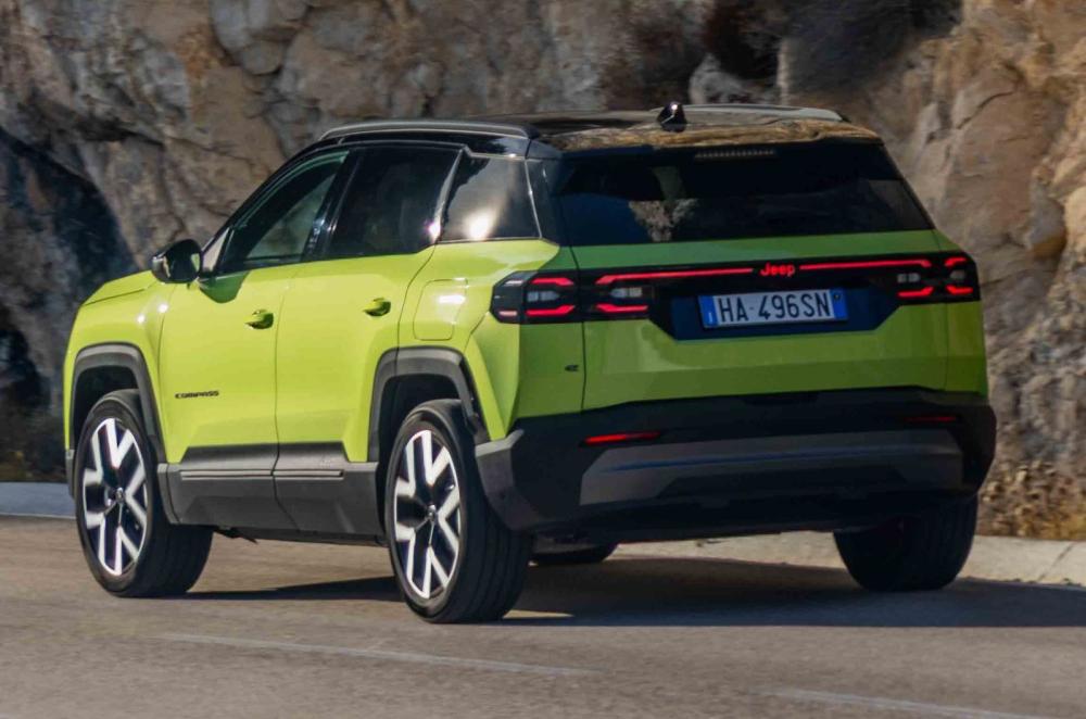 Jeep Compass rear right driving