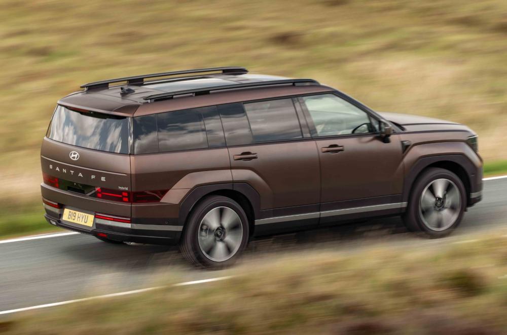 Hyundai Santa Fe rear cornering