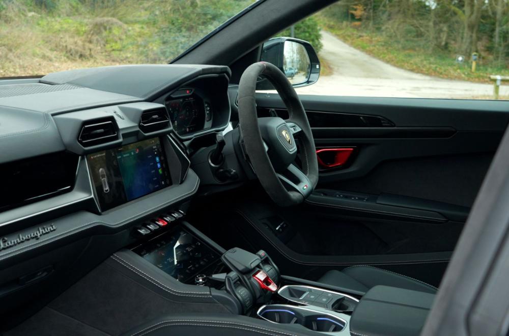 Lamborghini Urus interior