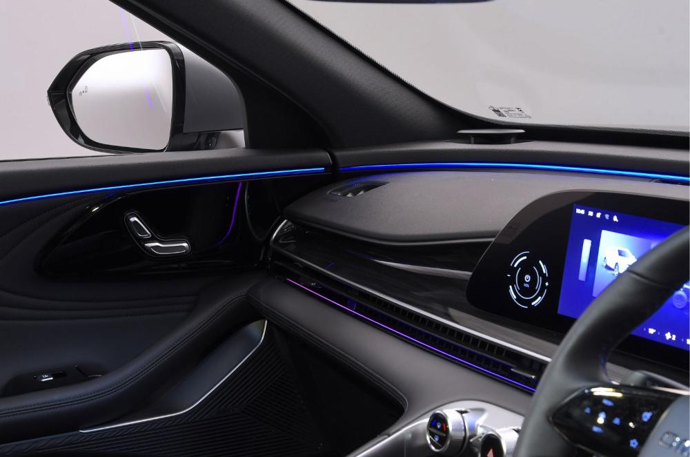 Omoda 9 interior details