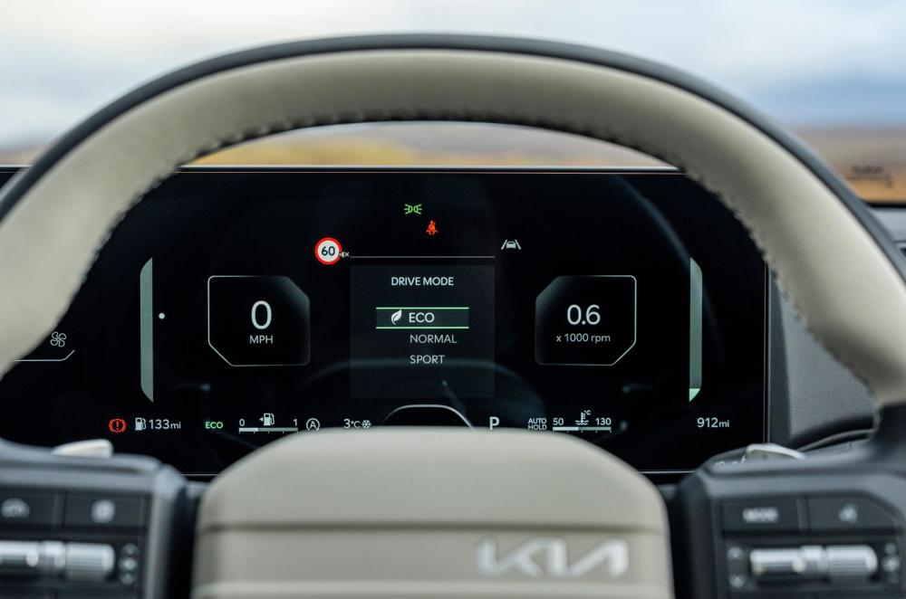 Kia K4 interior details