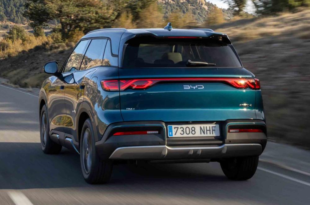  BYD Atto 2 DM-i PHEV rear driving dynamic