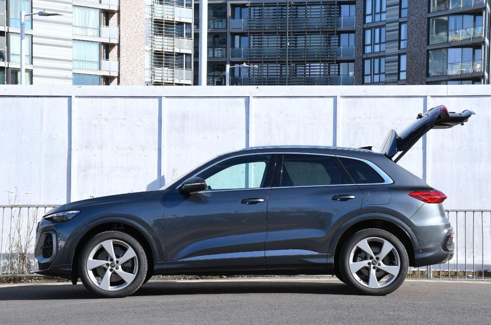 Audi Q5 exterior boot open