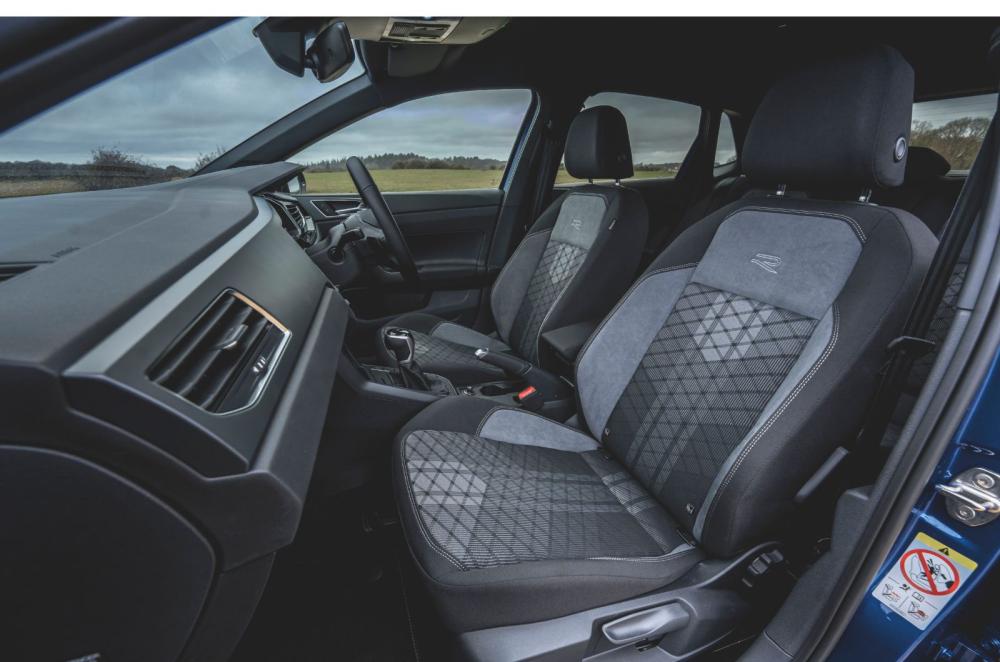 Volkswagen Polo Black Edition interior