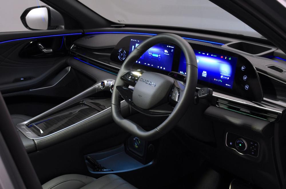 Omoda 9 interior