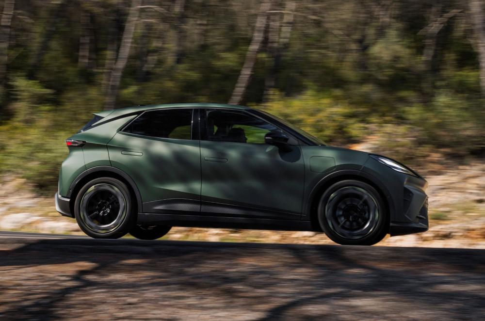 Cupra Raval side dynamic