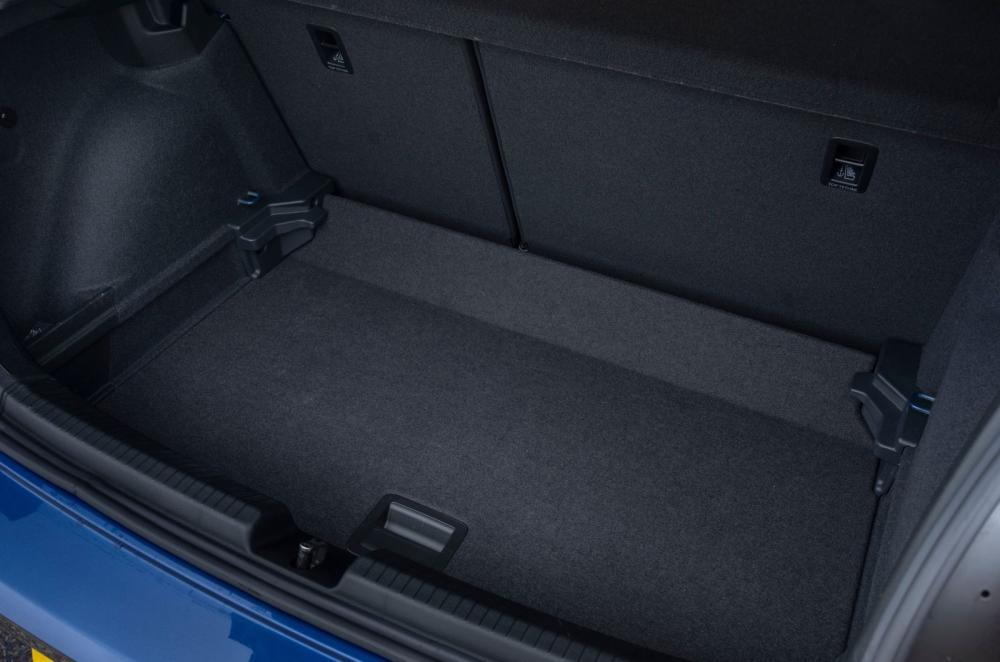 Volkswagen Polo Black Edition boot