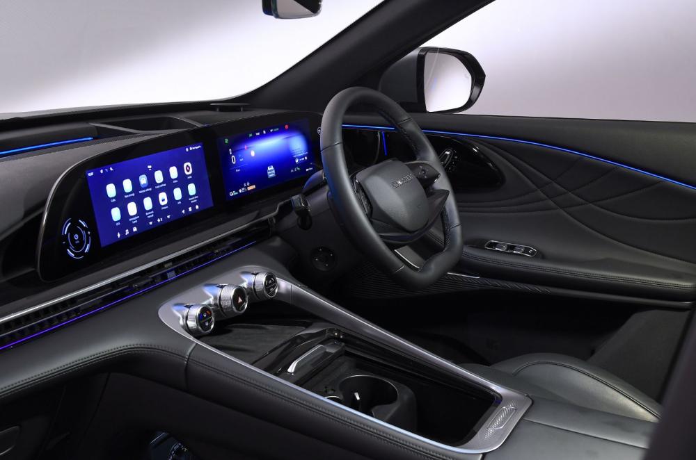 Omoda 9 interior