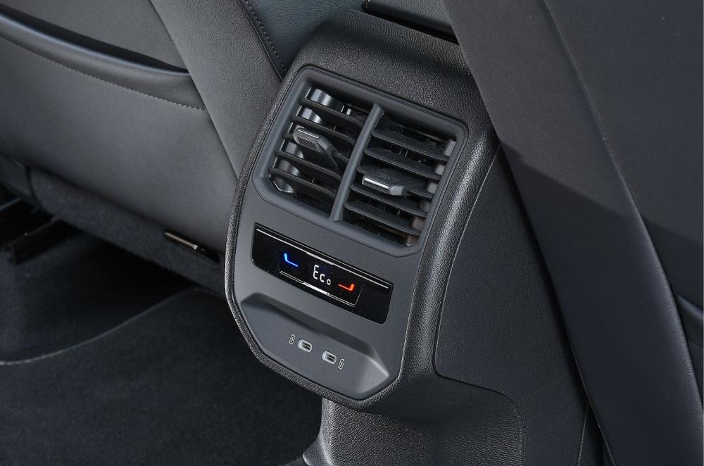 Cupra Leon interior details