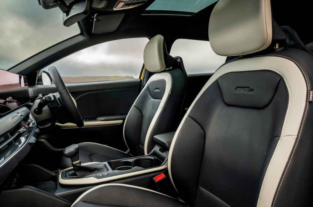 Kia K4 interior
