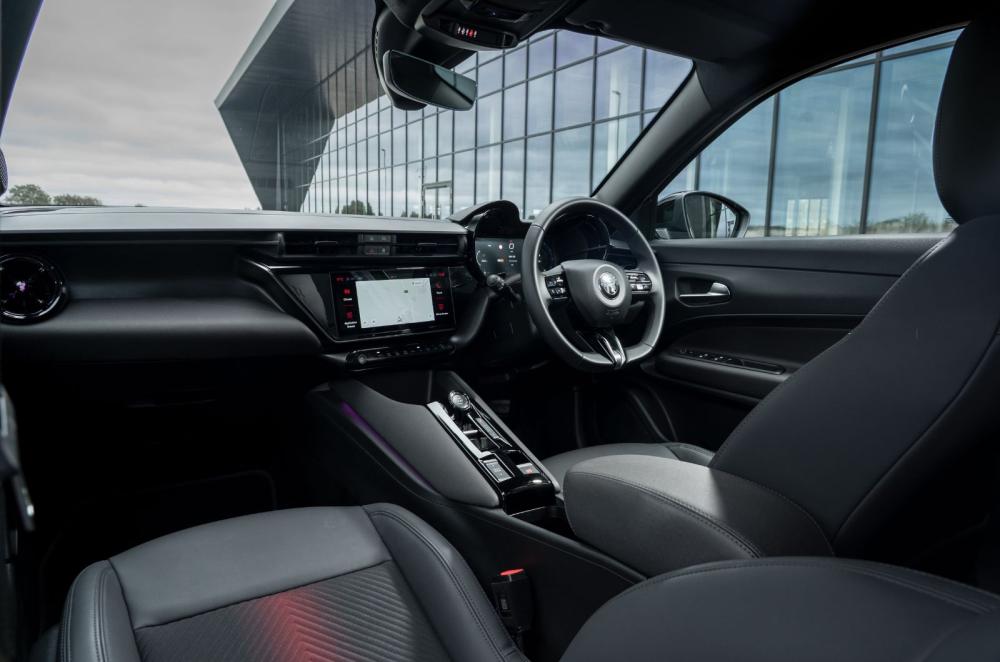 Alfa Romeo Junior Ibrada interior