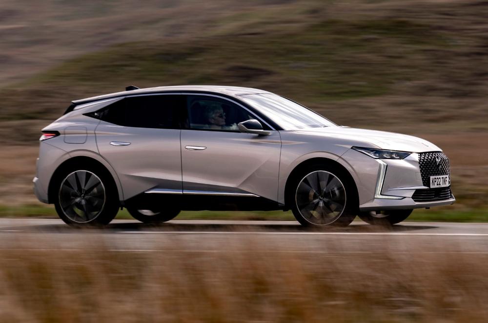DS No 4 E-Tense side dynamic