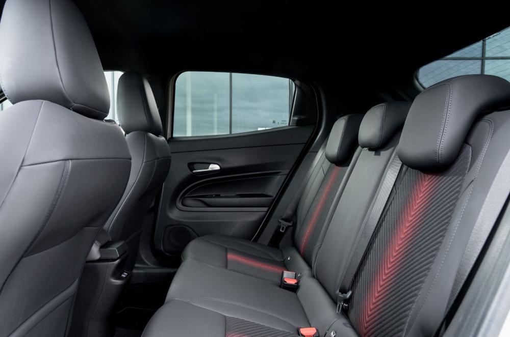 Alfa Romeo Junior Ibrada interior