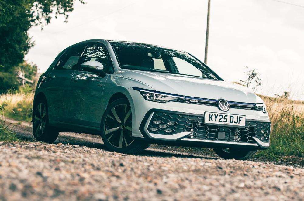 Volkswagen Golf GTE exterior still