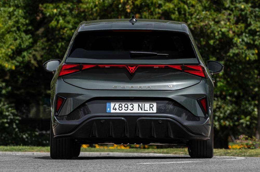 Cupra Born side dynamic