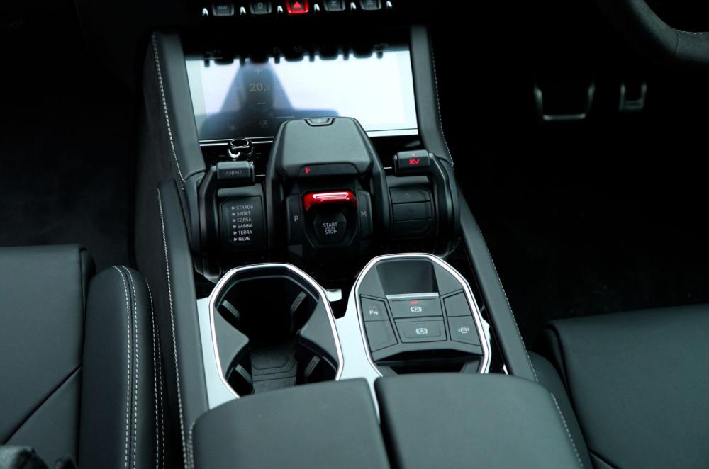 Lamborghini Urus interior details
