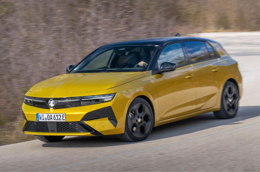 2026 Vauxhall Astra front left dynamic