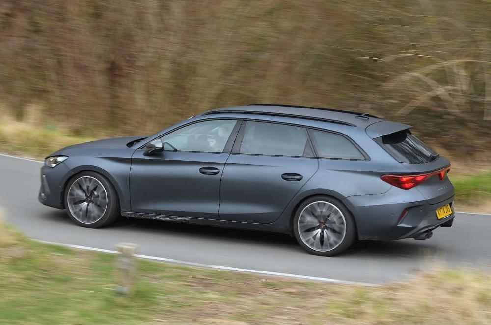 Cupra Leon estate side dynamic
