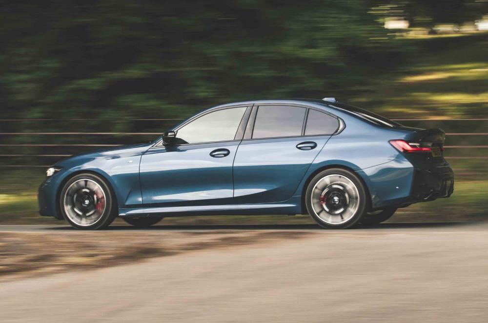 BMW 3 Series side profile dynamic