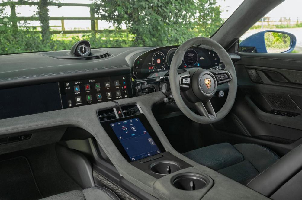 Porsche Taycan Sport Turismo interior dashboard